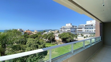 Excellent penthouse overlooking the sea, 180m from Mariscal beach!