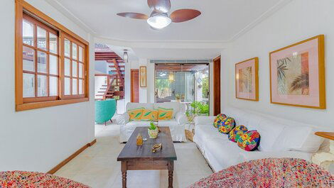 Excellent 4/4 House 300m from the Beach - Cleaner Included*