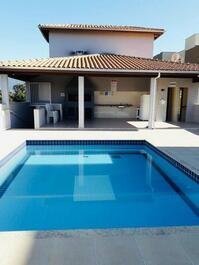 Apartamento com churrasqueira privativa, com piscina, Itaguá- ubatuba