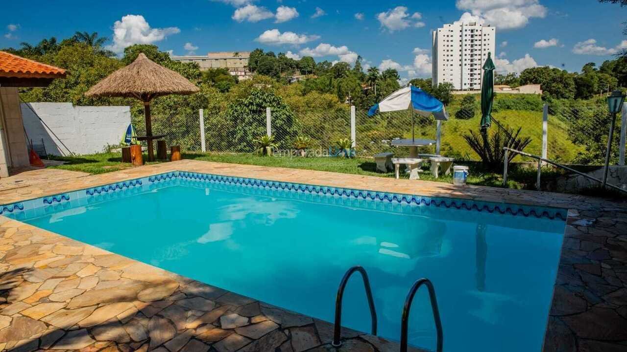 Granja para alquiler de vacaciones em Igaratá (Jardim Rosa Hehena)