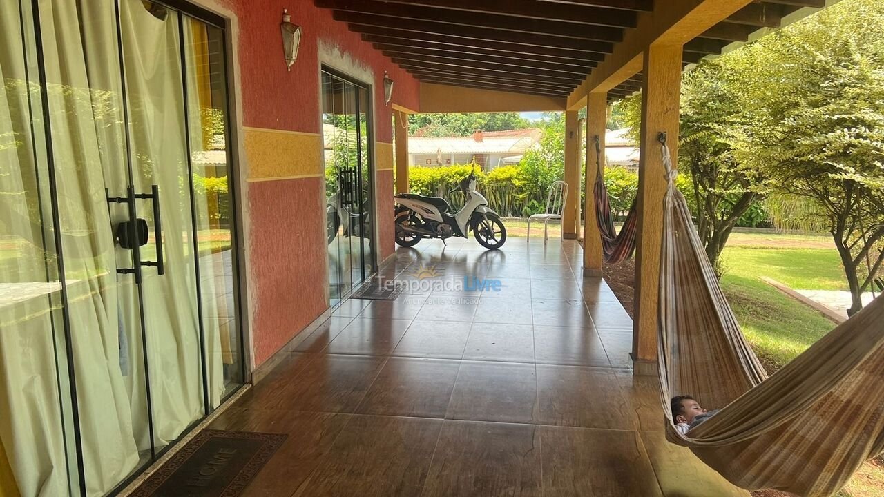 Chácara / sítio para aluguel de temporada em Sertanópolis (Loteamento Itapuã)