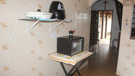 Cozinha equipada com forno eletrico