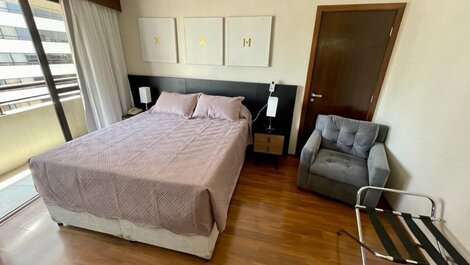 Apto com 2 sacadas e banheira 200m da Av. Paulista