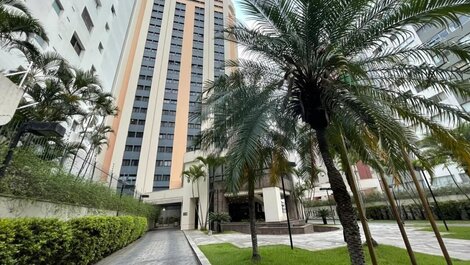 Flat espaçoso nos Jardins com banheira e cozinha