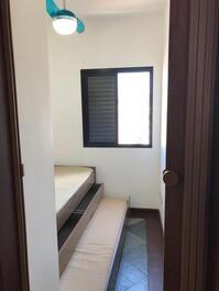 Amplio apartamento, en la caleta, guaruja, con una vista privilegiada a la piscina