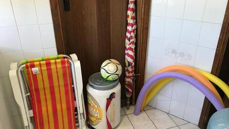 Amplio apartamento, en la caleta, guaruja, con una vista privilegiada a la piscina