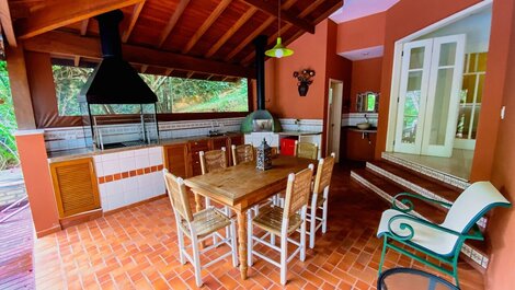 Beautiful house with pool in Granja Viana