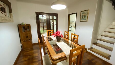 Comfortable house with barbecue in Granja Viana