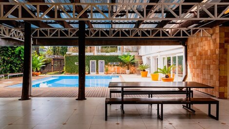 Sensational Party Space