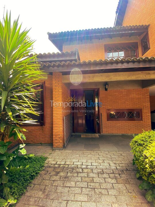 Casa para aluguel de temporada em Carapicuíba (Fazendinha)