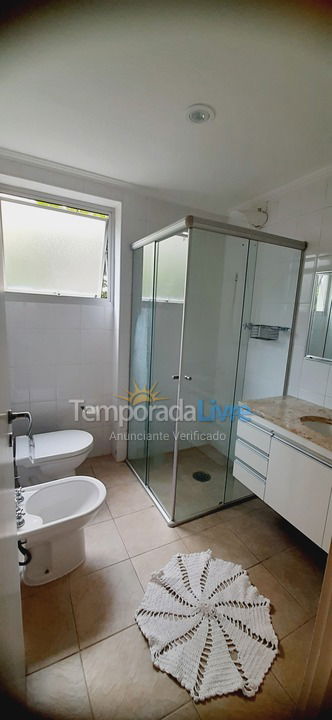 Apartamento para aluguel de temporada em Guarujá (Pitangueiras)