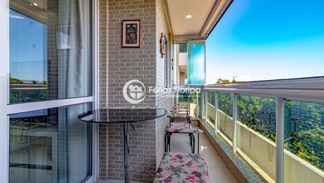 Pamplona Beach 2 Bedroom Apartment with side view