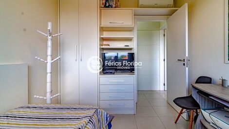 Pamplona Beach 2 Bedroom Apartment with side view