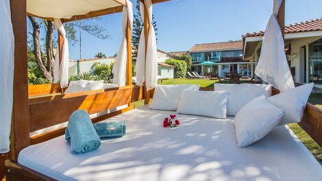 Stunning Mansion with Five Suites, Foot in the Sand of Geribá Por...