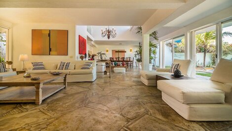 Stunning Mansion with Five Suites, Foot in the Sand of Geribá Por...