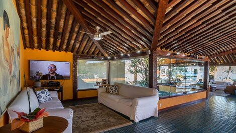 Mansión Cinematográfica Pé na Areia da Ferradura con trece habitaciones...