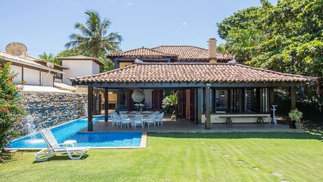 Casa de cinco dormitorios, pies en la arena en la playa de Ferradura