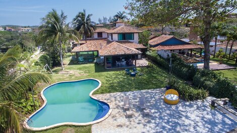 Beira Mar Mansion with Five Suites in Praia da Ferradura - Por...
