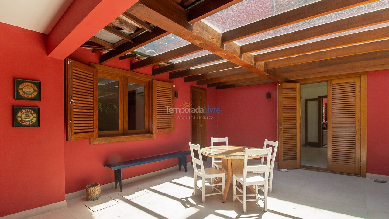 Casa para aluguel de temporada em Armação dos Búzios (Praia dos Ossos)