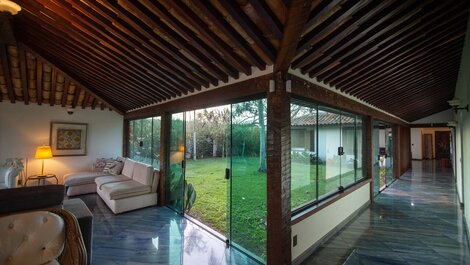 Beira Mar Mansion with Five Suites in Praia da Ferradura - Por...
