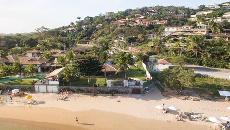 Mansion Foot en la arena de Praia da Ferradura, compuesta por cinco suites