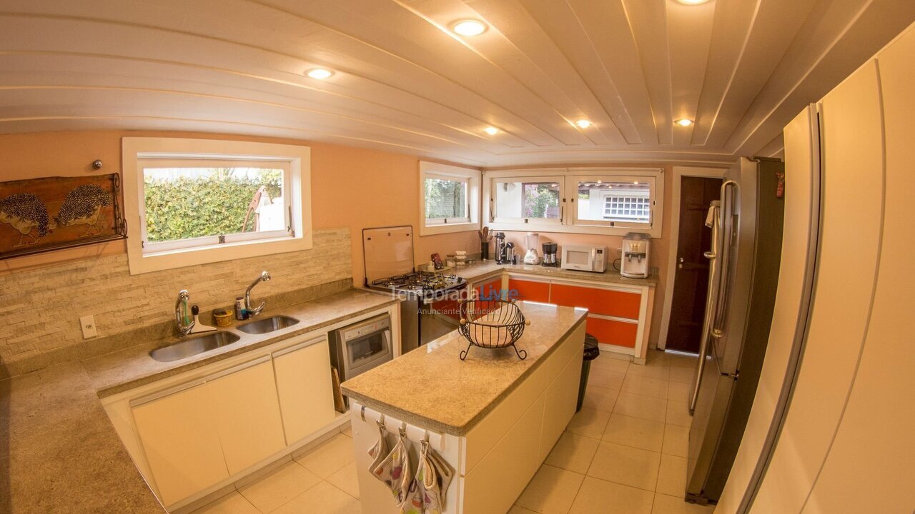 Casa para aluguel de temporada em Armação dos Búzios (Praia da Ferradura)