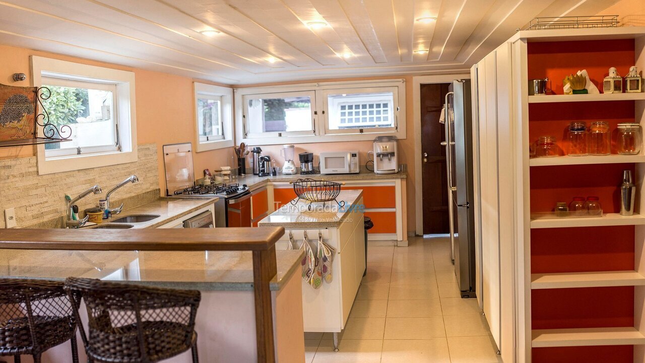 Casa para aluguel de temporada em Armação dos Búzios (Praia da Ferradura)