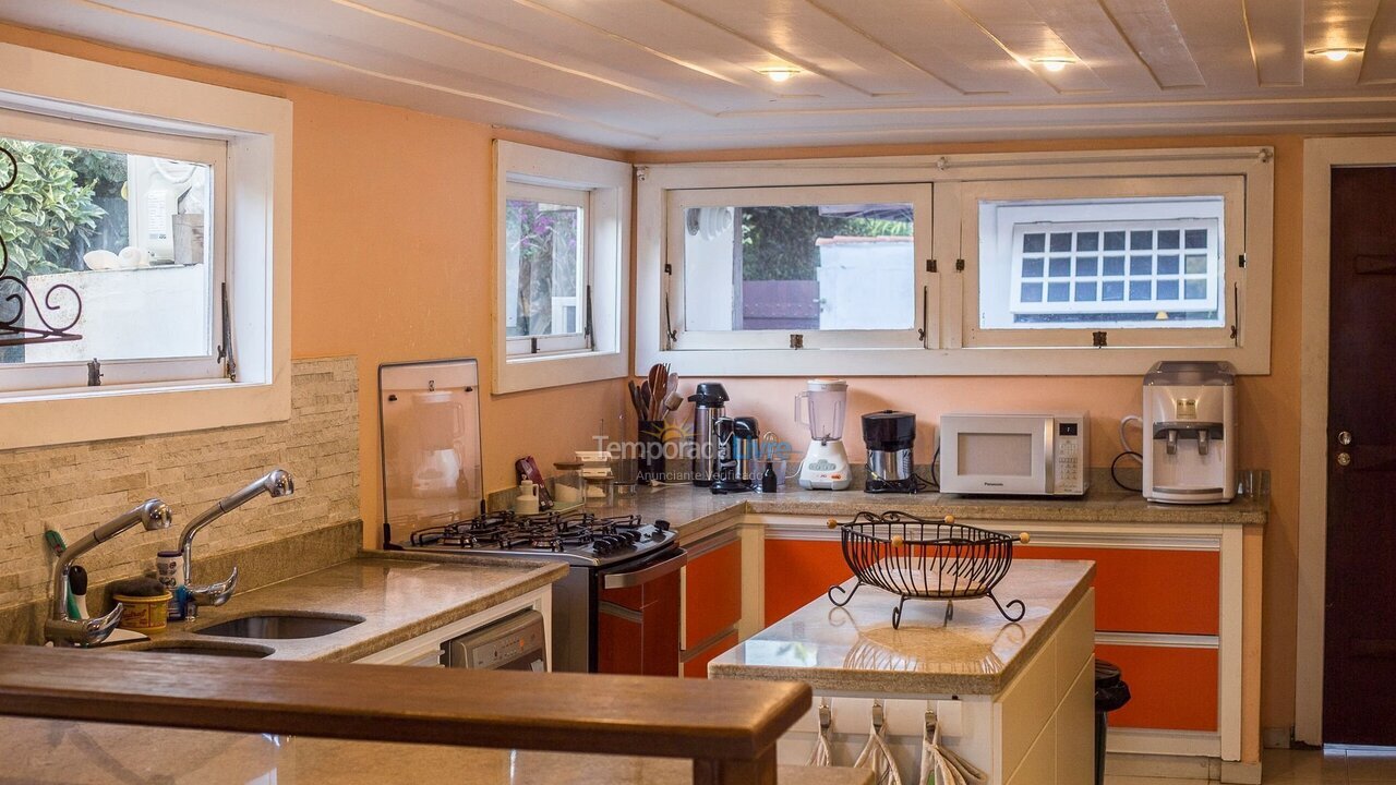 Casa para aluguel de temporada em Armação dos Búzios (Praia da Ferradura)