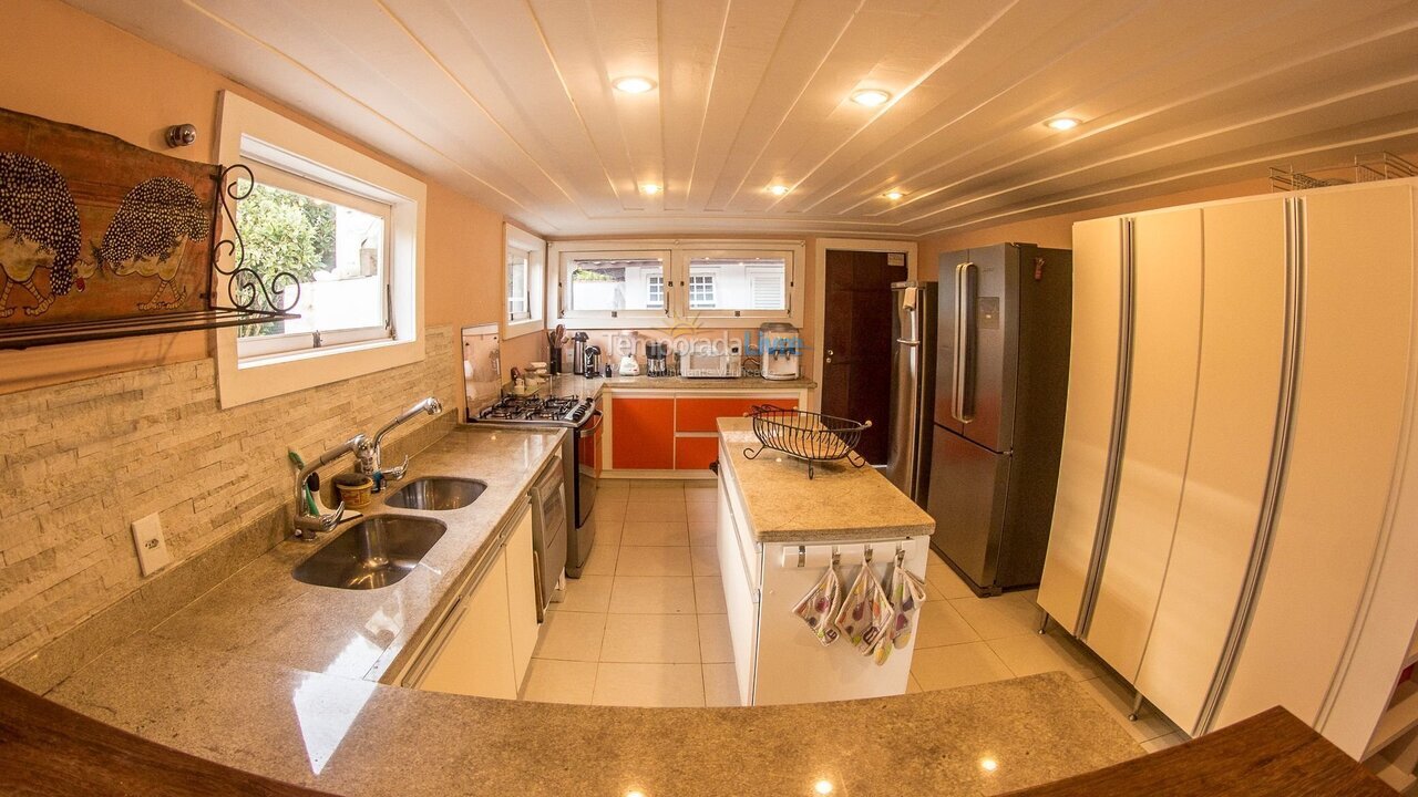 Casa para aluguel de temporada em Armação dos Búzios (Praia da Ferradura)