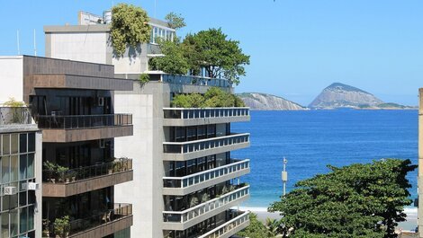 Lindo apartamento a apenas uma quadra da praia de Ipanema