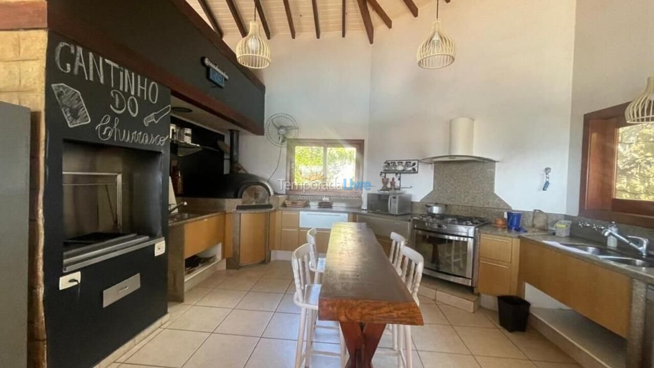 Casa para aluguel de temporada em Ilhabela (Siriúba)