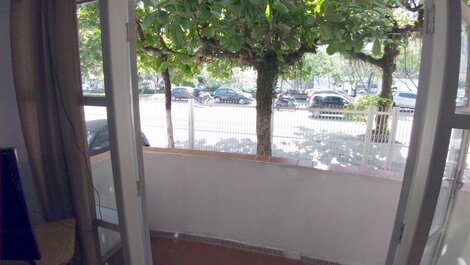 Apto Enseada região Casa Grande aprox 200m do mar
