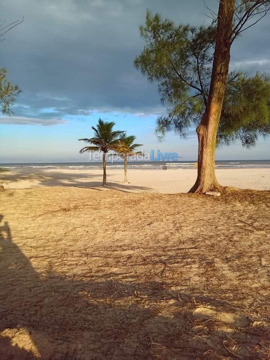 Casa para alquiler de vacaciones em Ilha Comprida (Balneário Kennedy 201)