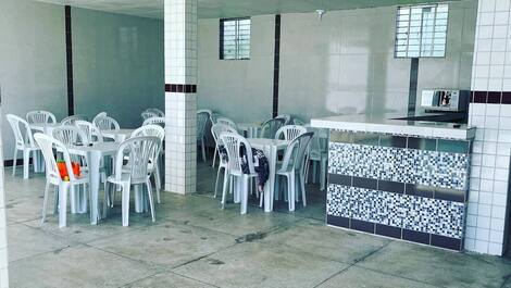 Se alquila piscina con zona de ocio, con 3 dormitorios totalmente amueblado