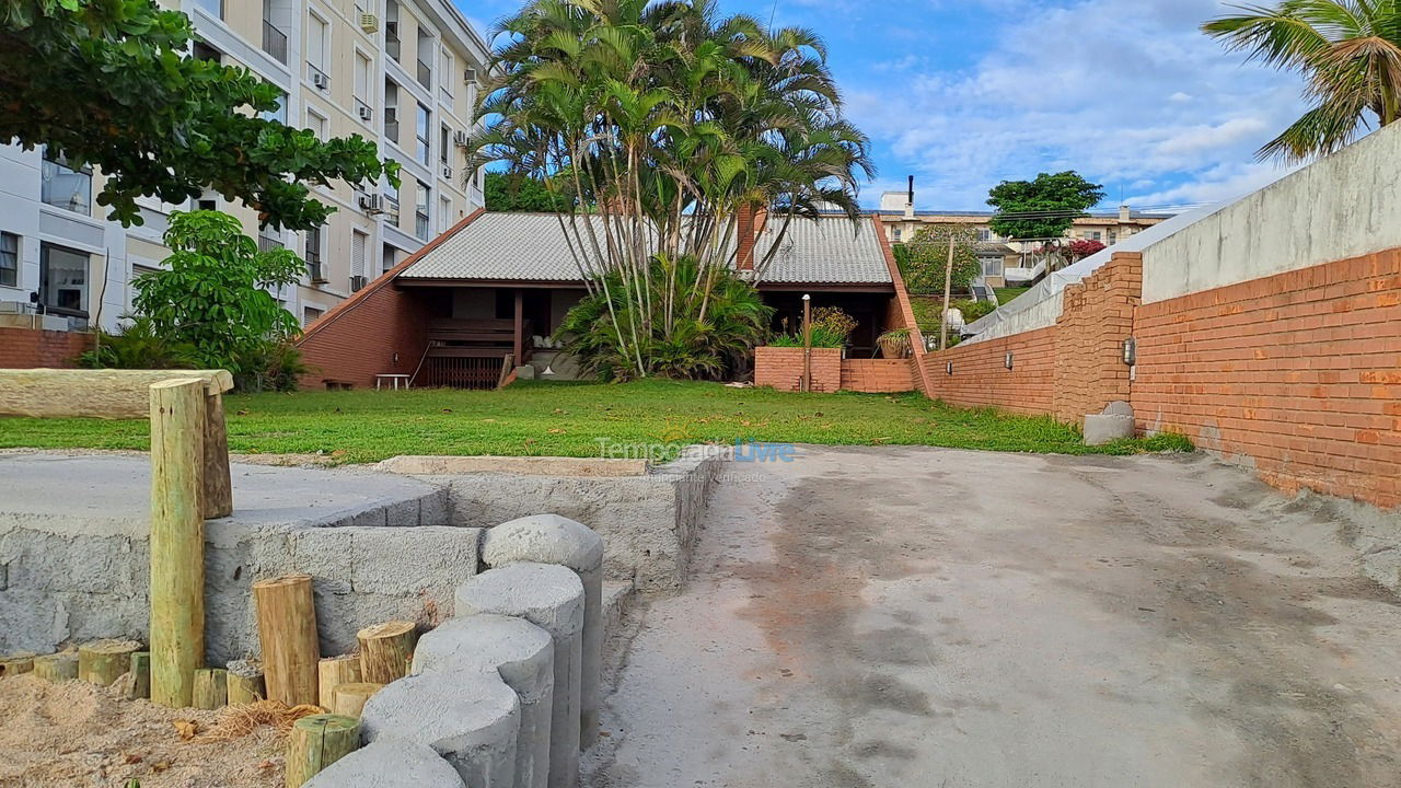 Casa para aluguel de temporada em Florianopolis (Praia dos Ingleses)