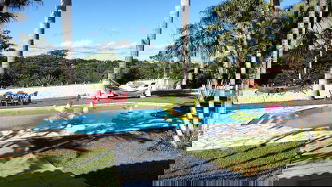 Vista para piscina 