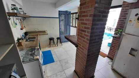 Casa con piscina y baño de hidromasaje en Piratininga