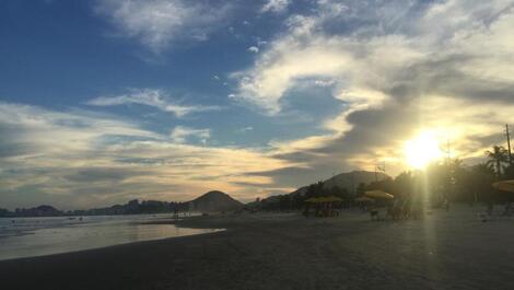 Apartamento com ar condicionado temporada Praia Enseada - Guarujá