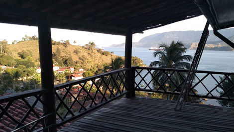 House 100m from the beach, panoramic sea and mountain views