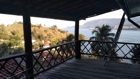 Casa a 100m da praia,vista panorâmica mar e montanhas