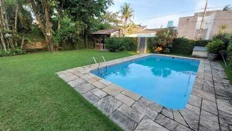 House for rent on the beach in Enseada in Guarujá