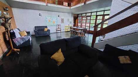 Casa para la temporada de vacaciones en la playa de la ensenada en Guaruja