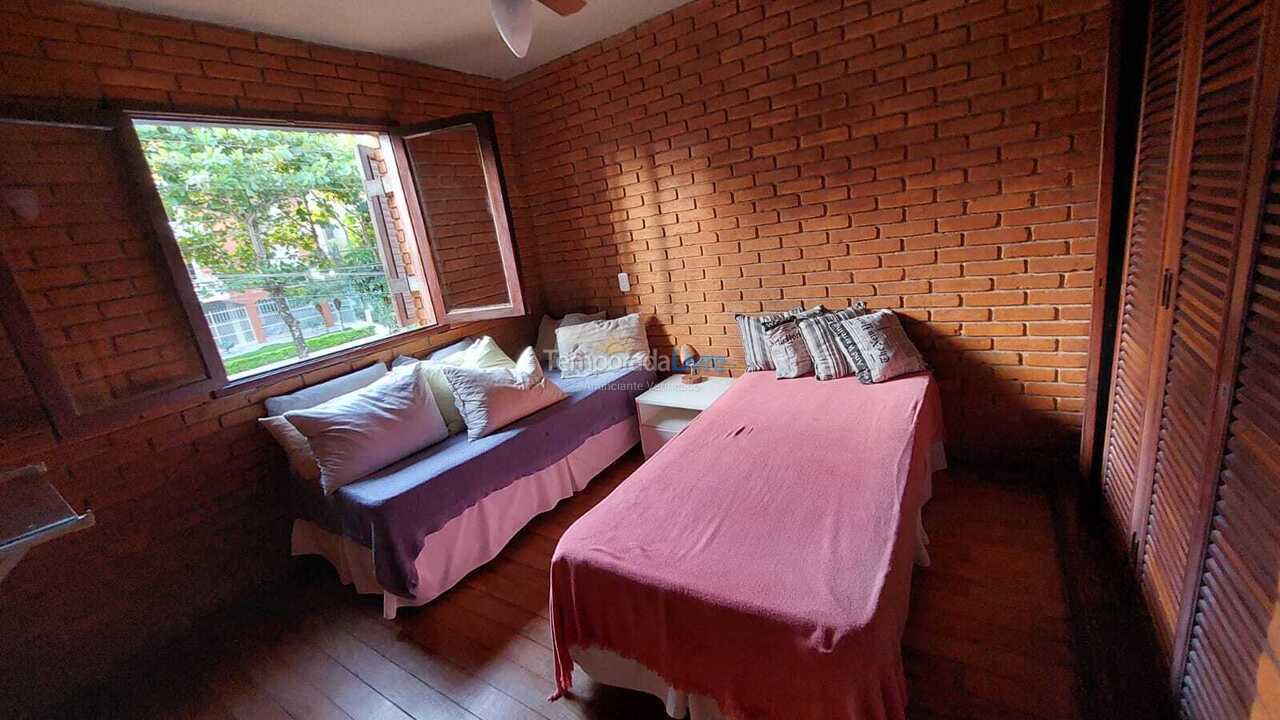 Casa para alquiler de vacaciones em Guarujá (Enseada)