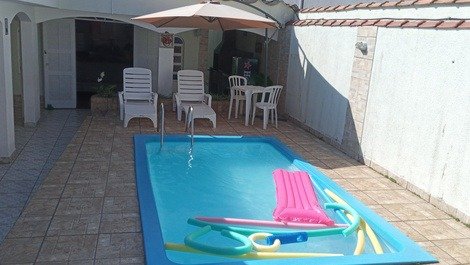 Excellent House with Pool, Gourmet Area and Fireplace Close to the Beach