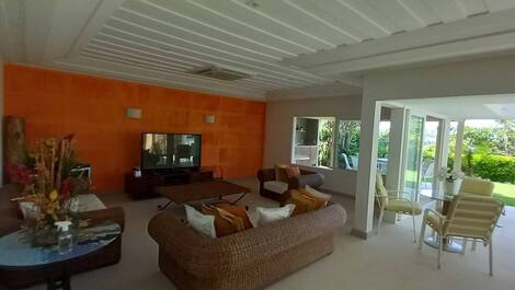 Sala de estar por outro ângulo.