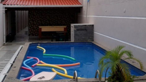 Lindíssima Casa Com Piscina, Churrasqueira Deck Coberto Perto da Praia