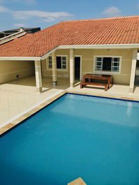 House with pool and barbecue - Indaiá Bertioga