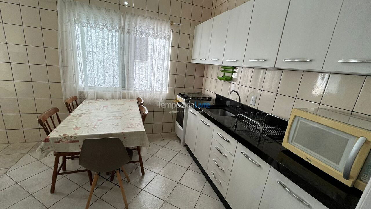 Apartamento para aluguel de temporada em Balneário Camboriú (Praia Central)