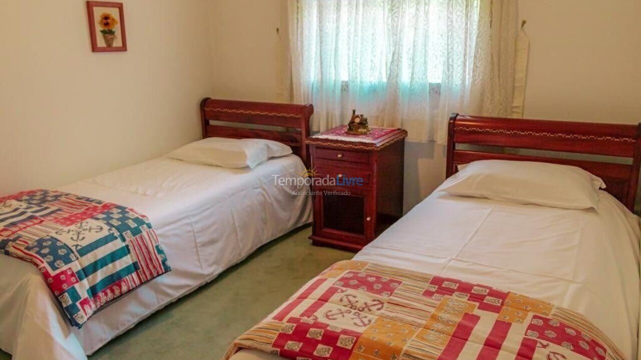 Apartamento para aluguel de temporada em Campos do Jordão (Capivari)