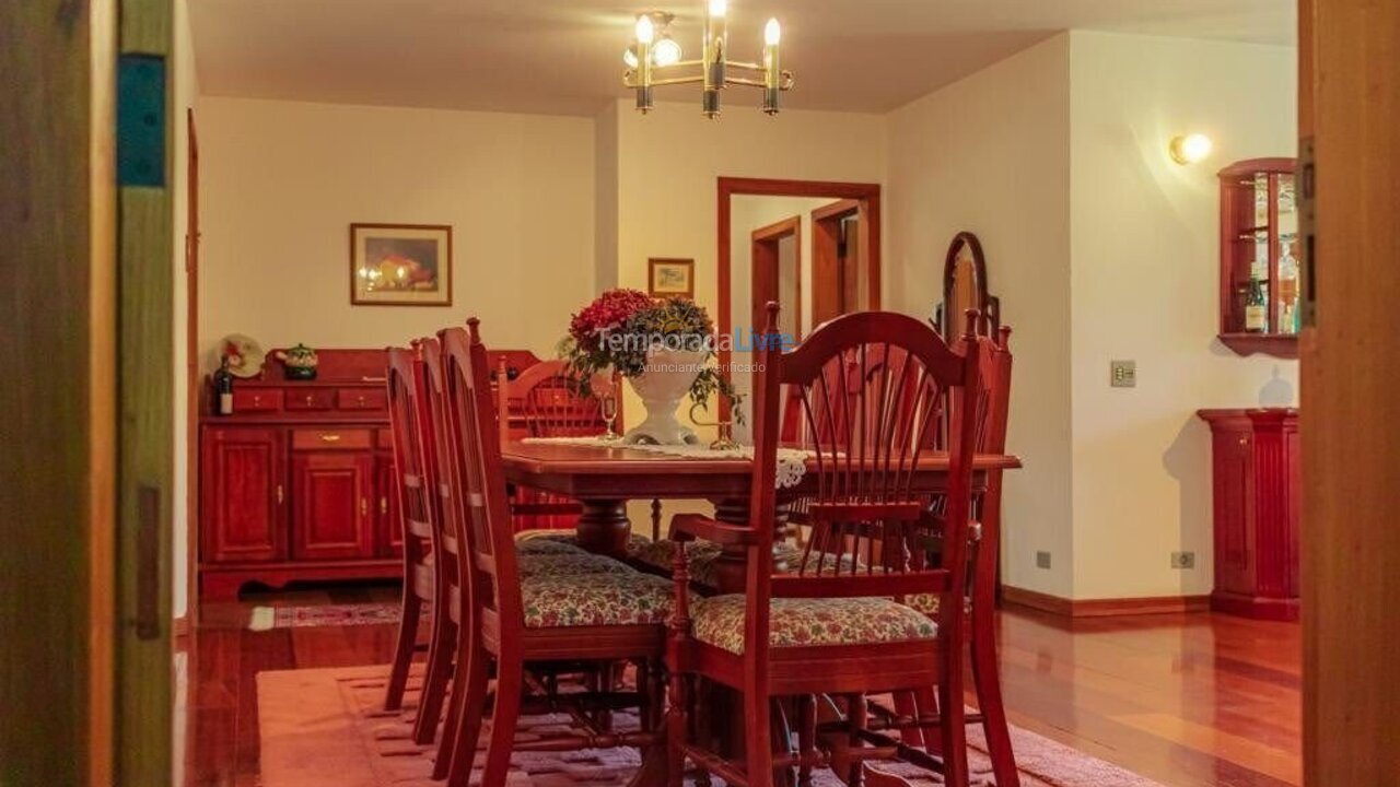 Apartamento para aluguel de temporada em Campos do Jordão (Capivari)